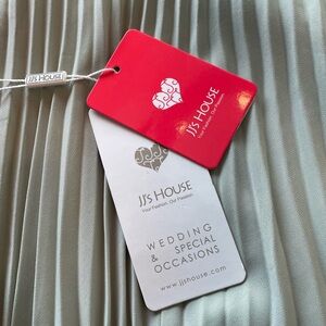 JJ's House Elegant Pleated Dress